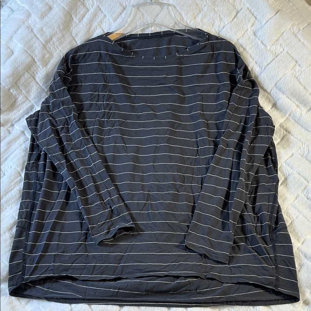 lululemon athletica Gray Striped Long Sleeve Top size small +Reusable Bag